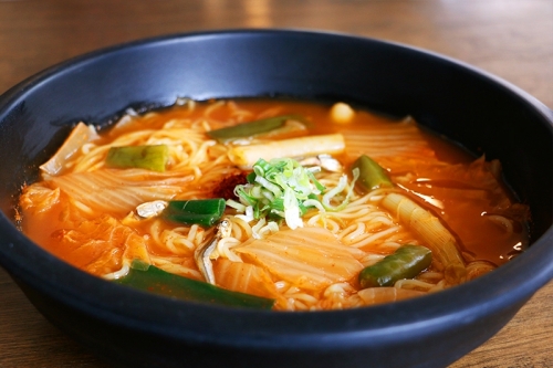 김치장국수 (Kimchijangguksu)