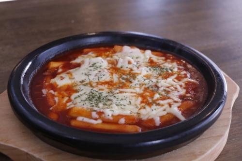 치즈떡볶이 (Cheesetteokbokki)